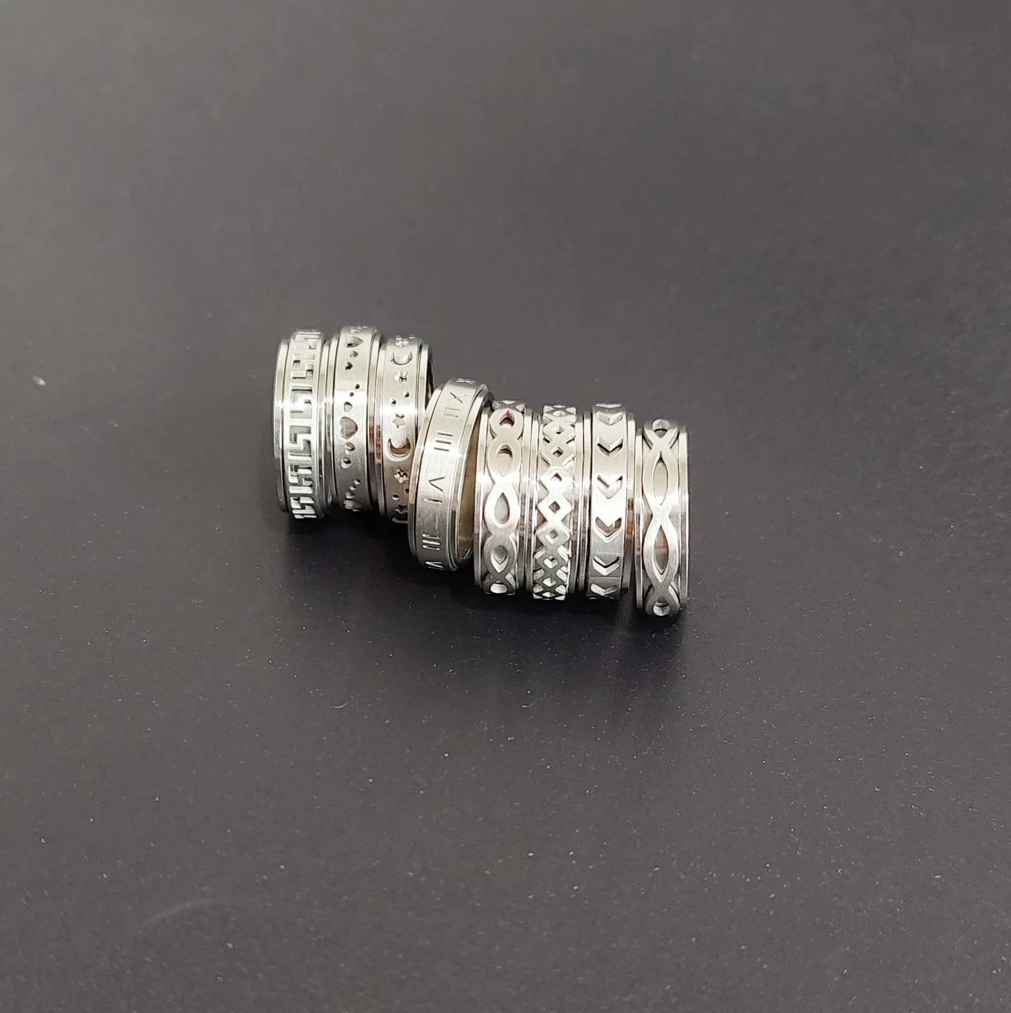 8-piece fashionable design stainless steel rotating men's decompression and anti anxiety ring set.