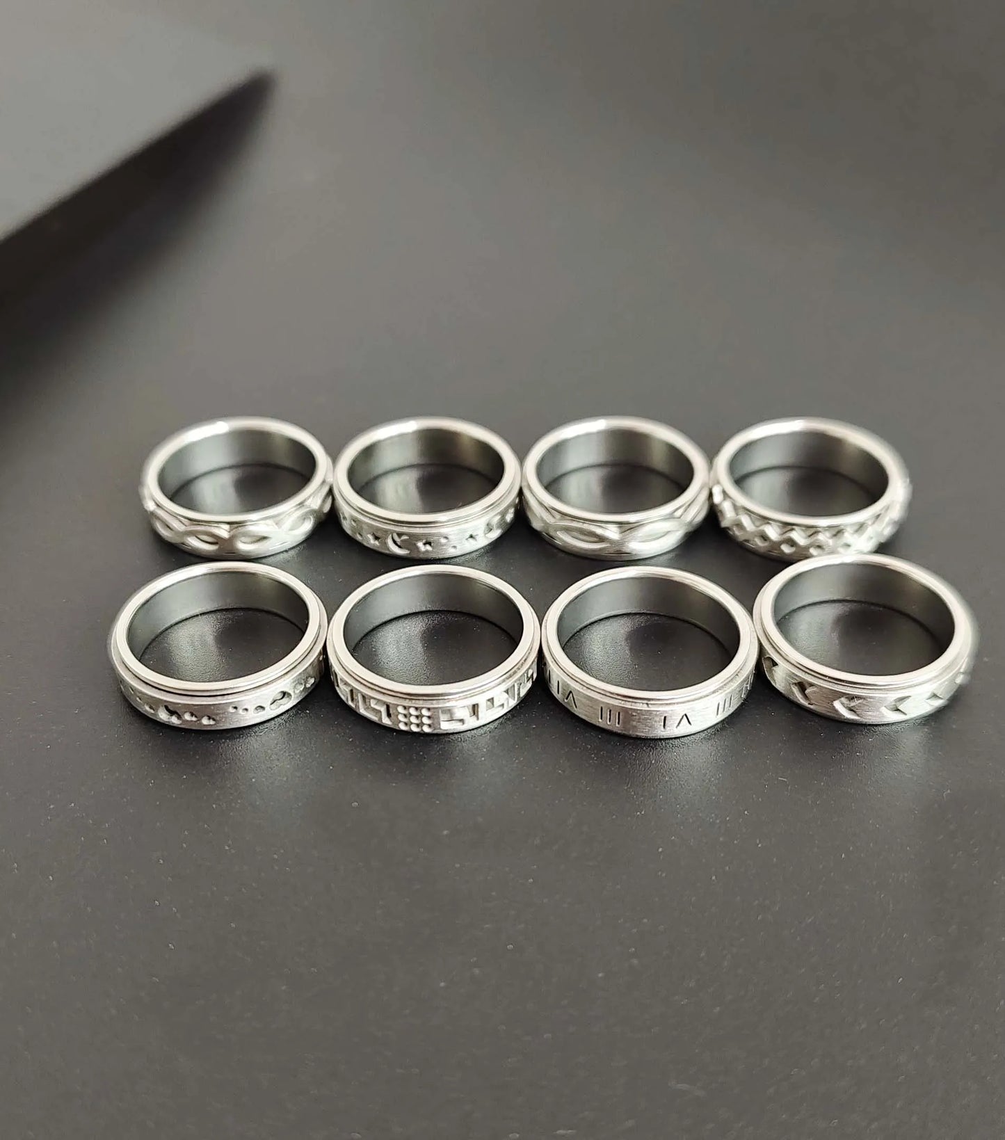 8-piece fashionable design stainless steel rotating men's decompression and anti anxiety ring set.