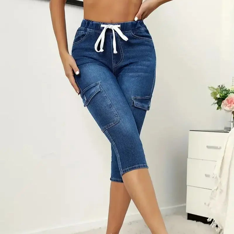 Women Plain Wash Blue Capri Jeans