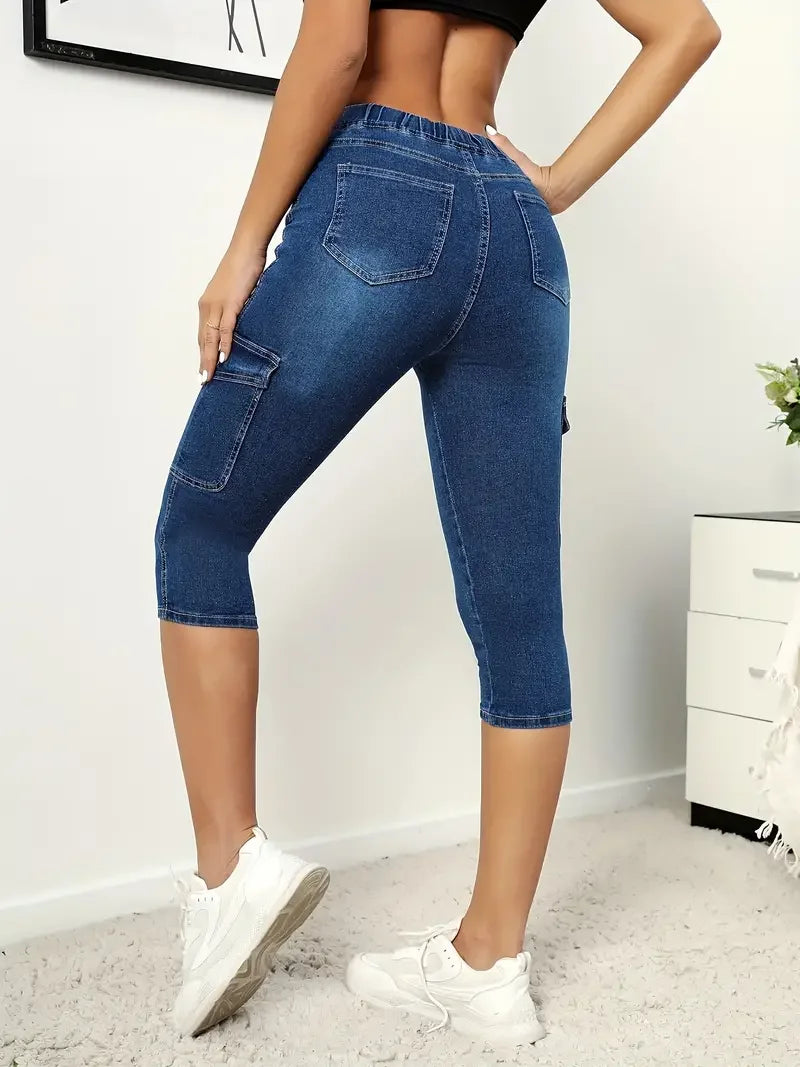 Women Plain Wash Blue Capri Jeans